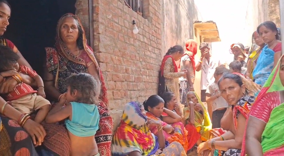 बरामद किशोरियों के मेडिकल परीक्षण न होने पर परिजनों का हंगामा,​ पीड़ित परिवार ने पुलिस की निष्पक्षता और जांच प्रक्रिया पर उठाए सवाल।