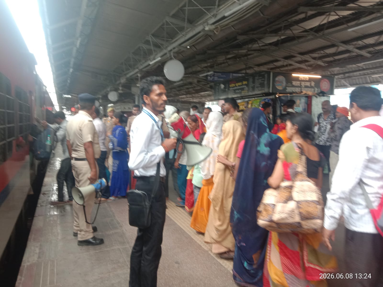 प्रयागराज मंडल द्वारा कांस्टेबल भर्ती परीक्षा-2026 हेतु चलाई गई एग्जाम स्पेशल ट्रेन।