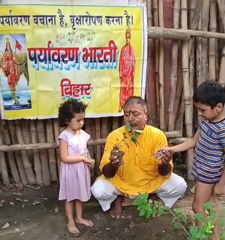 अन्तर्राष्ट्रीय खेल दिवस पर पर्यावरण भारती द्वारा देव वृक्ष पीपल का पौधारोपण हुआ।