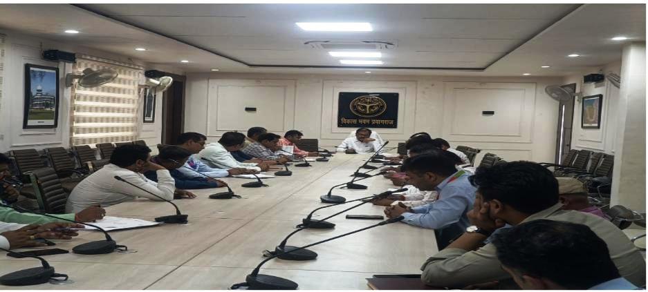 Prayagraj जिला विकास अधिकारी ने मुख्यमंत्री युवा उद्यमी विकास अभियान योजना की प्रगति की समीक्षा करते हुए बैंकों को अधिक से अधिक ऋण आवेदन पत्रों को स्वीकृत/वितरित करने के दिए निर्देश।