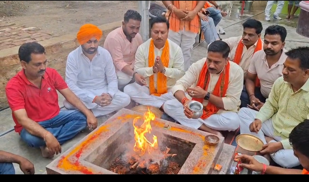 प्रधानमंत्री मोदी के 12 वर्ष पूर्ण होने पर मवई खुर्द में भव्य हवन-पूजन, 6000 कार्यकर्ताओं व ग्रामीणों ने की सहभागिता।