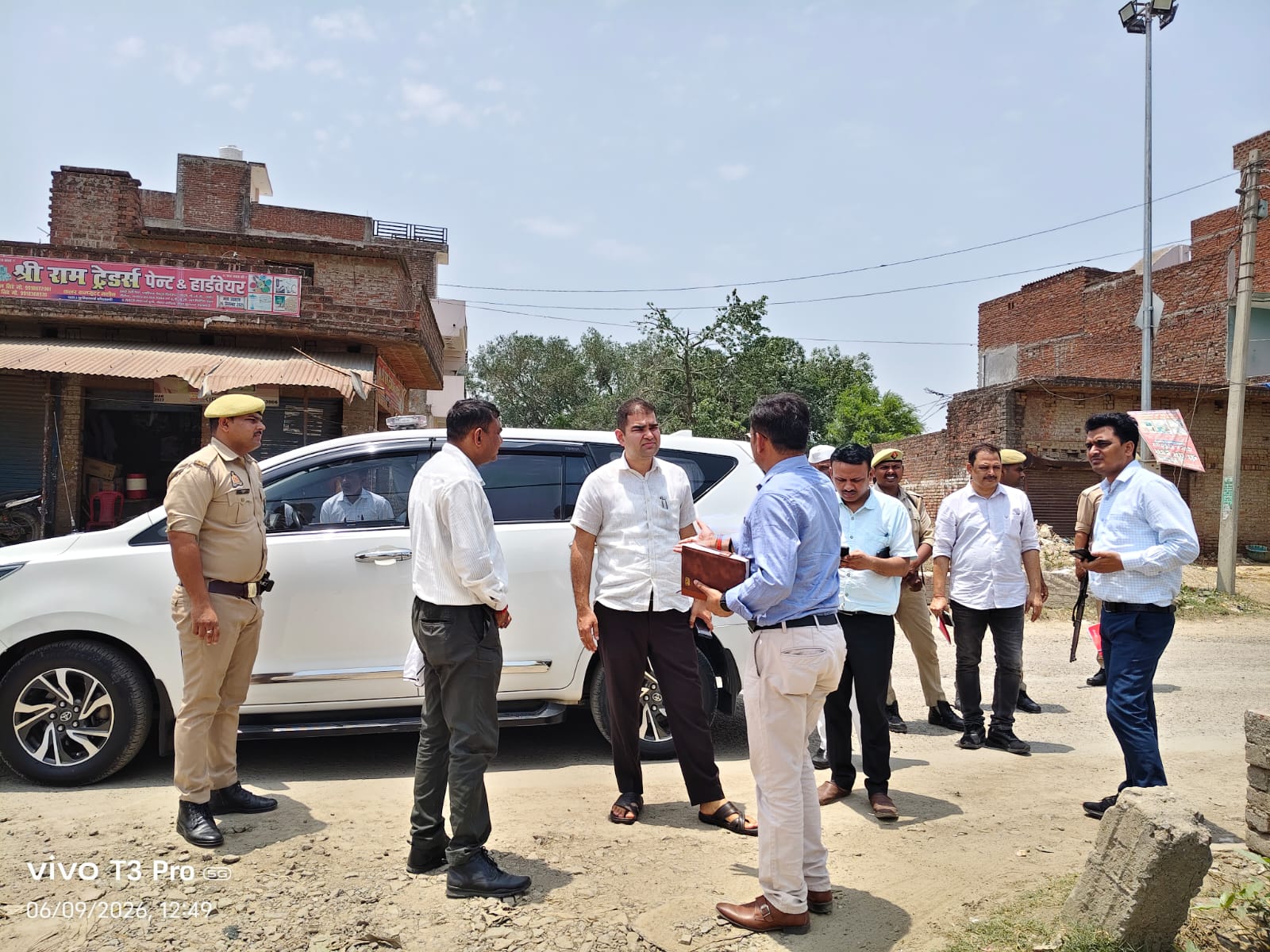 डीएम कौशाम्बी ने कुम्हियावां में रामवन गमन मार्ग के कार्यों का निरीक्षण कर लिया जायजा।