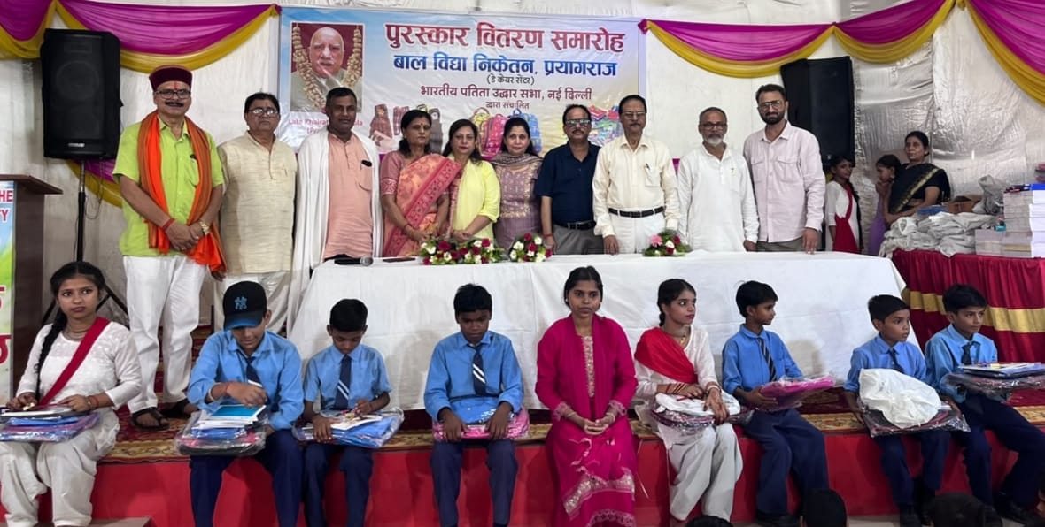 स्वतंत्रता संग्राम सेनानी स्व. खैराती लाल भोला की स्मृति में मेधावी बच्चों का सम्मान एवं शैक्षिक सामग्री का वितरण।