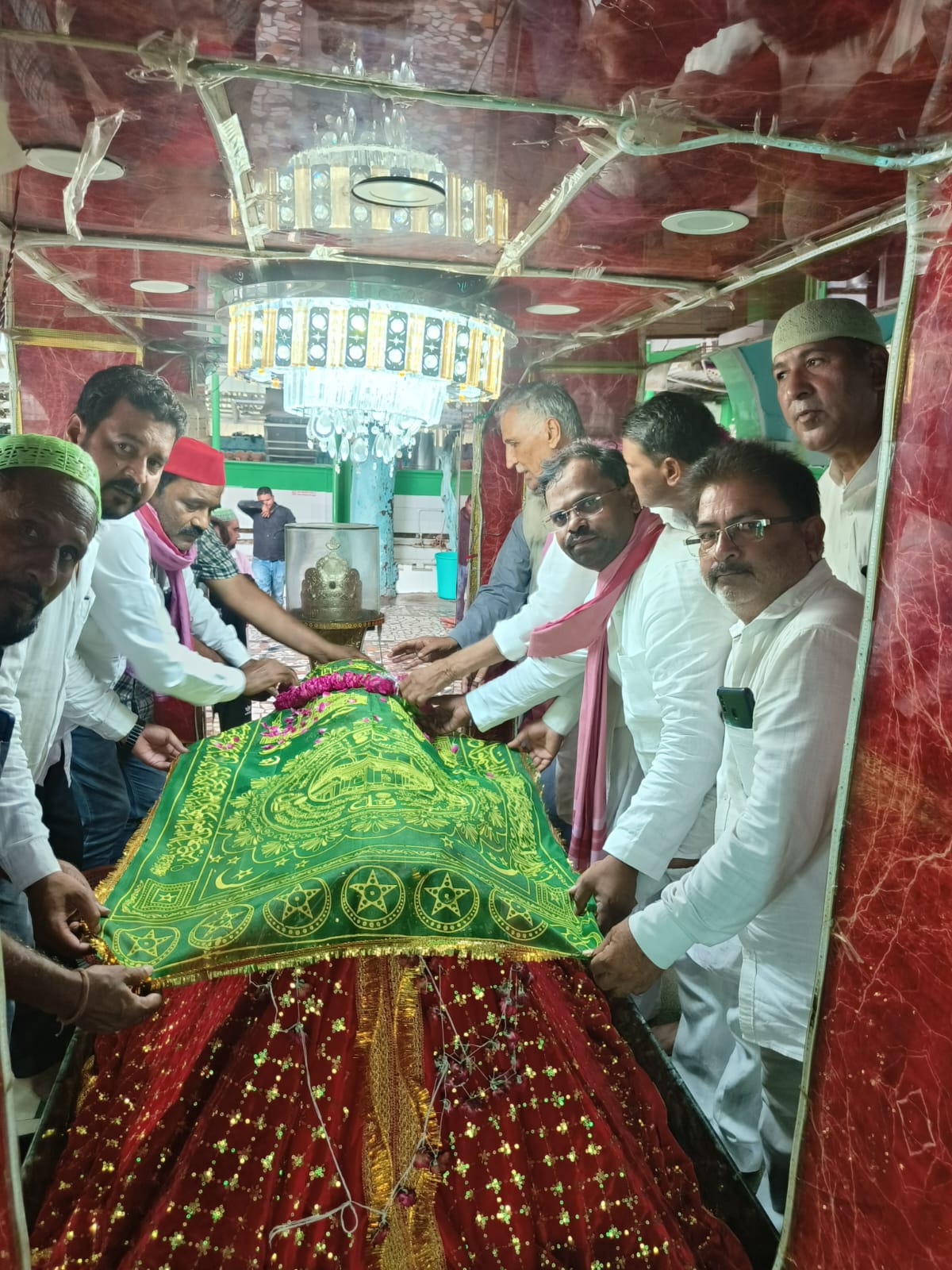 सपा प्रमुख अखिलेश यादव के जन्मदिन पर जिले भर हुए अनेकों कार्यक्रम।