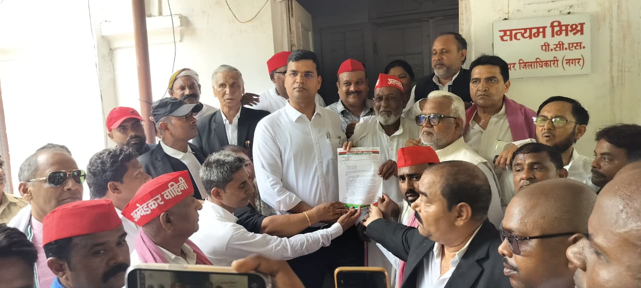 मो. अली जौहर विश्वविद्यालय को बचाने के लिए सपा अल्पसंख्यक सभा ने राज्यपाल के नाम सम्बोधित ज्ञापन जिलाधिकारी को सौंपा।