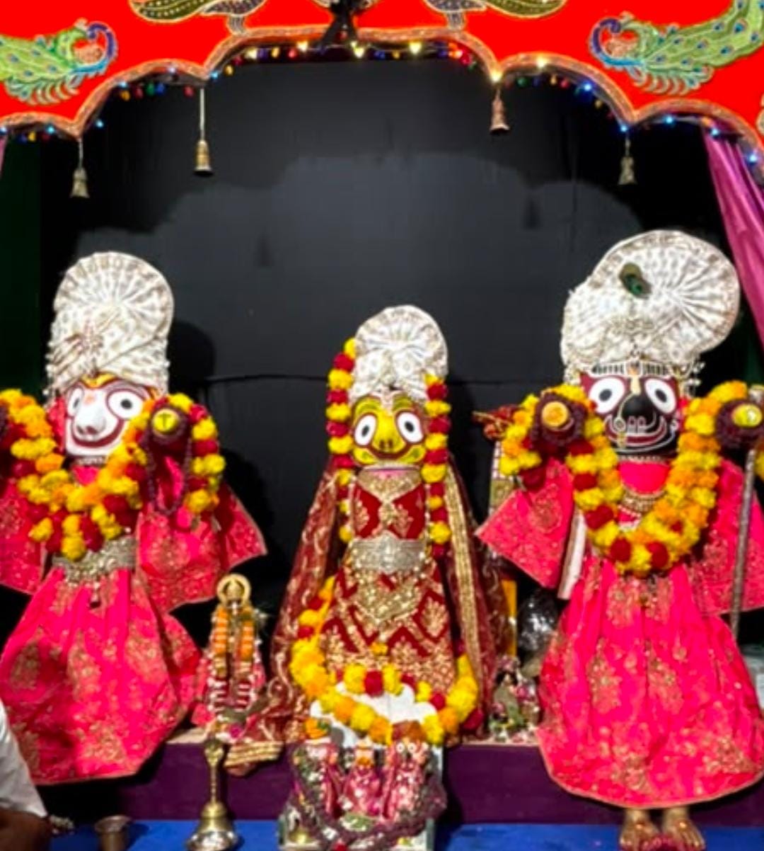 पुरी धाम से आया नील चक्र और त्रैलोक्य मोहिनी ध्वज से सुशोभित होगा भगवान जगन्नाथ का रथ।