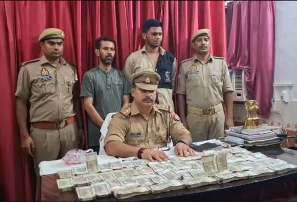 डीडीयू जंक्शन पर जीआरपी-आरपीएफ की बड़ी कार्रवाई: कोलकाता मेल से 28 लाख रुपये नकद बरामद, दो युवक आयकर विभाग के हवाले।