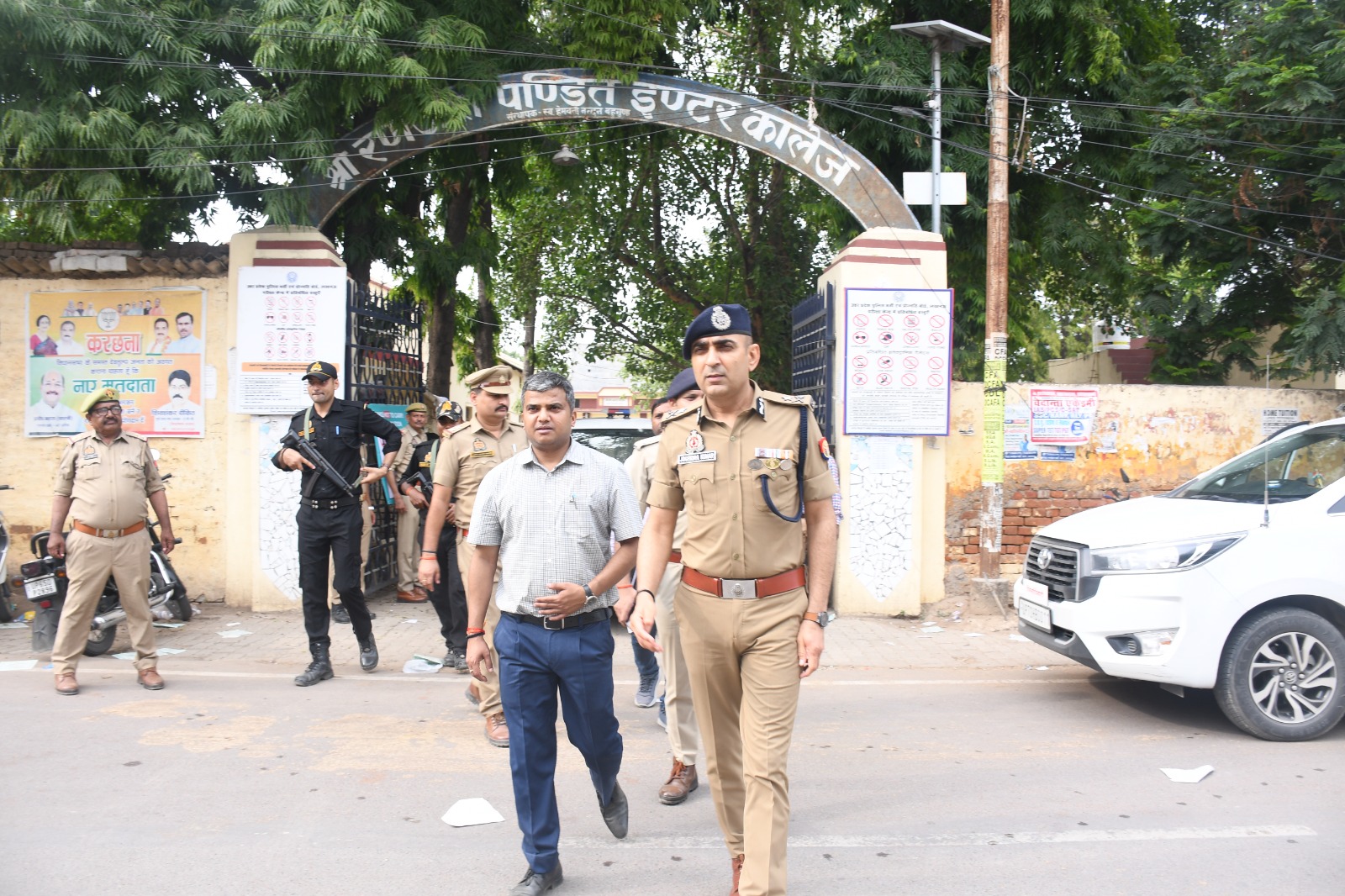 Prayagraj पुलिस आयुक्त व जिलाधिकारी के द्वारा उत्तर प्रदेश शिक्षक पात्रता परीक्षा-2026 के लिए बनाये गये परीक्षा केन्द्रों का किया गया निरीक्षण, दिए आवश्यक निर्देश।