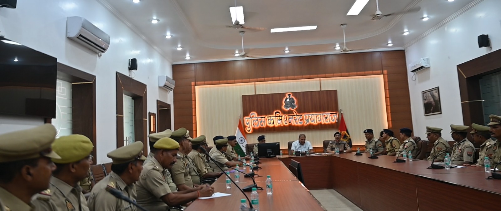 डीजी होमगार्ड्स ध्रुव कान्त ठाकुर ने प्रयागराज मंडल के अधिकारियों के साथ की समीक्षा बैठक।