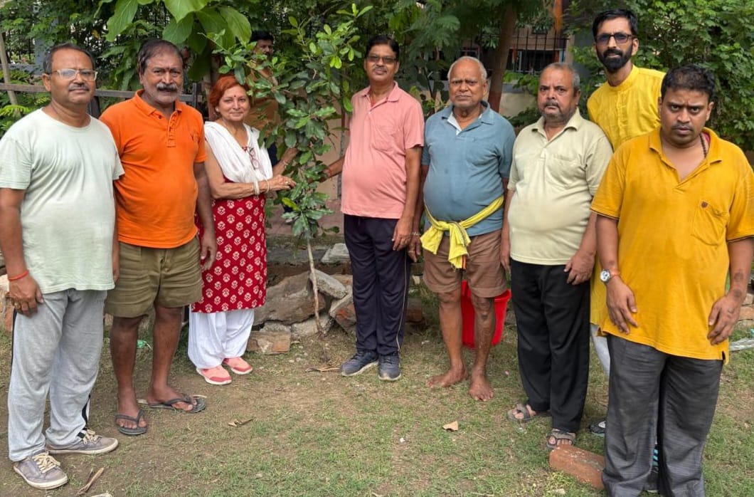 विश्व युवा कौशल दिवस पर पर्यावरण भारती द्वारा फलदार वृक्ष जामून का पौधारोपण हुआ।