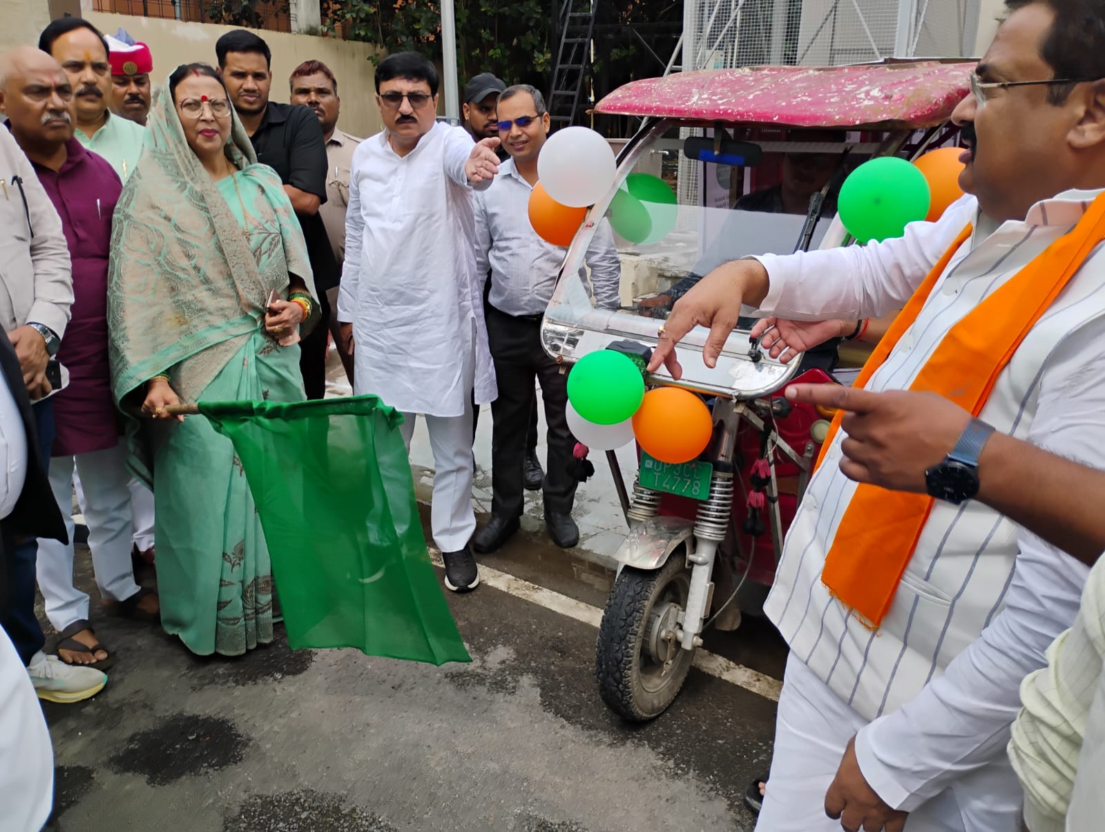 विकसित भारत - जी राम जी कानून, 2025' और 'नशामुक्त भारत अभियान' प्रचार रथ रवाना।