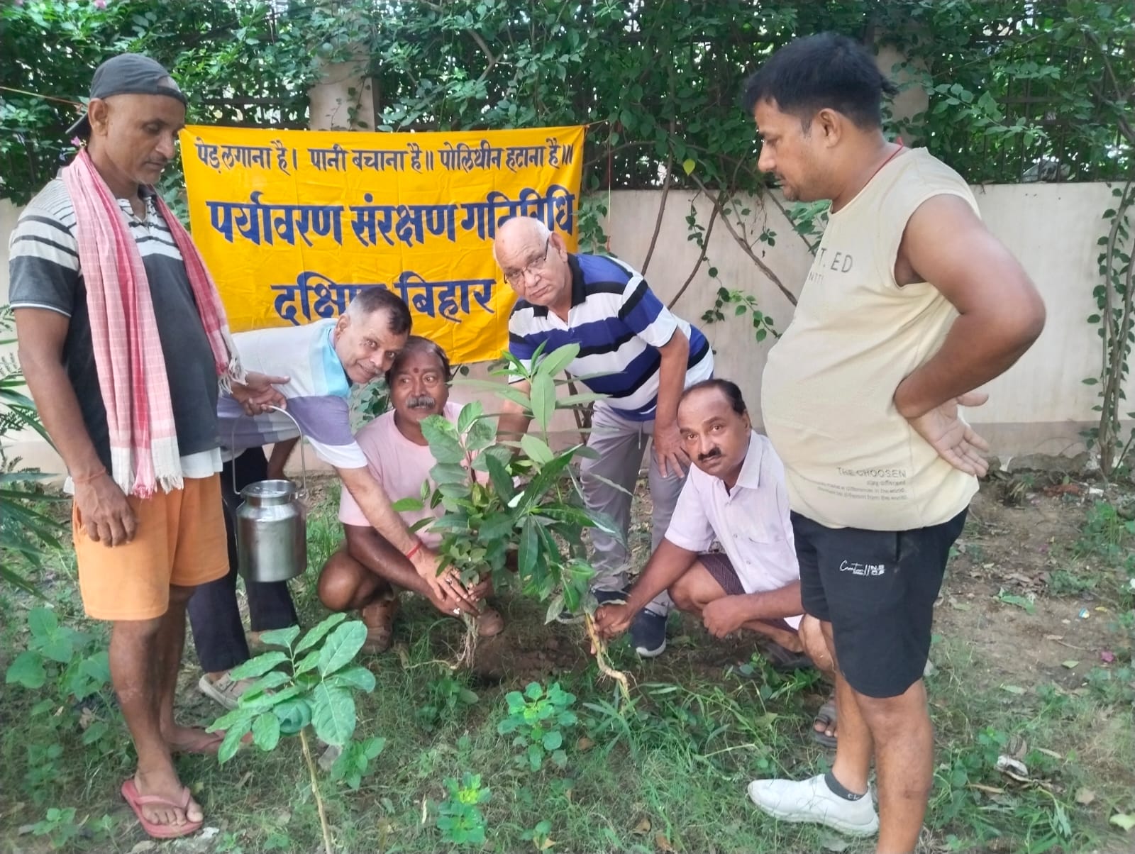 विश्व फेफड़े का कैंसर दिवस ( World Lung Cancer Day) पर देव वृक्ष पाकड़, औषधीय वृक्ष सहोरा तथा छतवन के 5 पौधे लगाए गए।