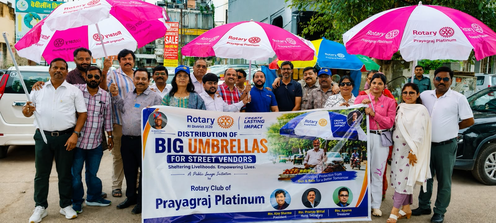 रोटरी प्लैटिनम ने वितरित किए 45 से अधिक बड़े छाते, मेहनतकश स्ट्रीट वेंडर्स को मिली धूप-बारिश से राहत।