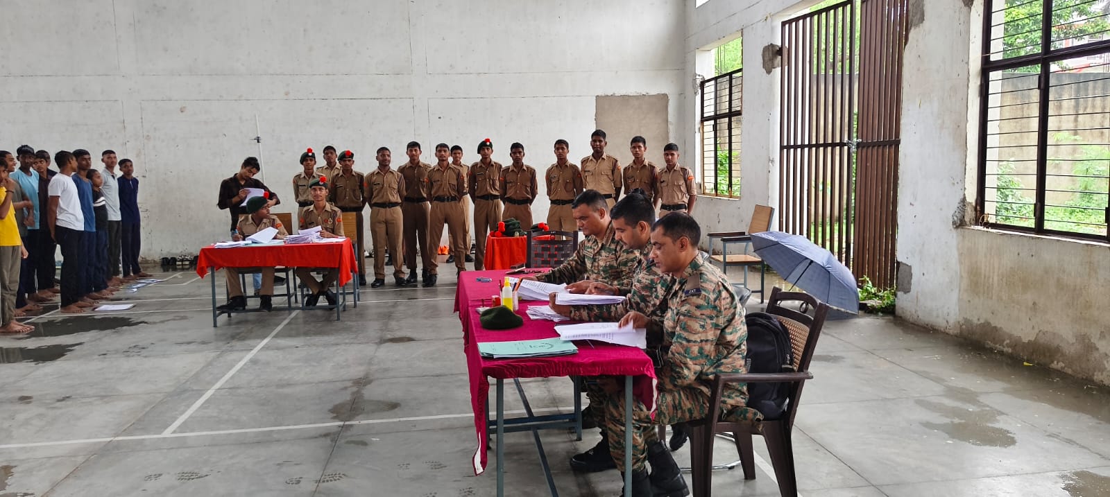 नेशनल इंटर कॉलेज, हंडिया में NCC में भर्ती के लिए रिकॉर्ड 305 छात्र पहुंचे।