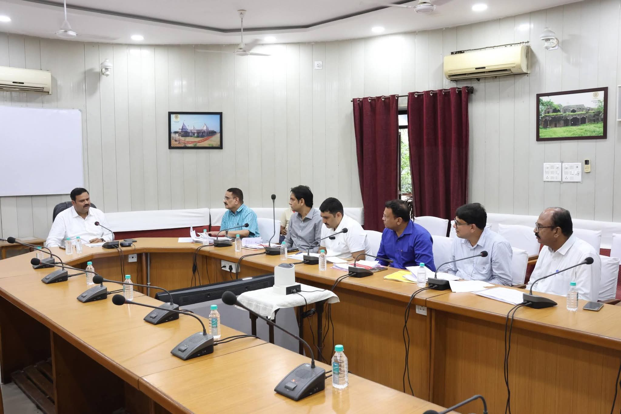 संभाग में ड्रग्स के विरुद्ध करें सख्त करवाई संभाग आयुक्त के आबकारी विभाग की बैठक में निर्देश।