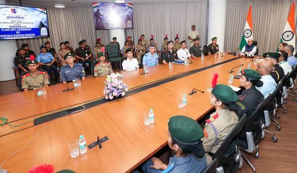 एनसीसी महिला कैडेट सबसे चुनौतीपूर्ण लंबी दुर्गम मार्गों में से एक को पार करते हुए पदयात्रा करेंगी।