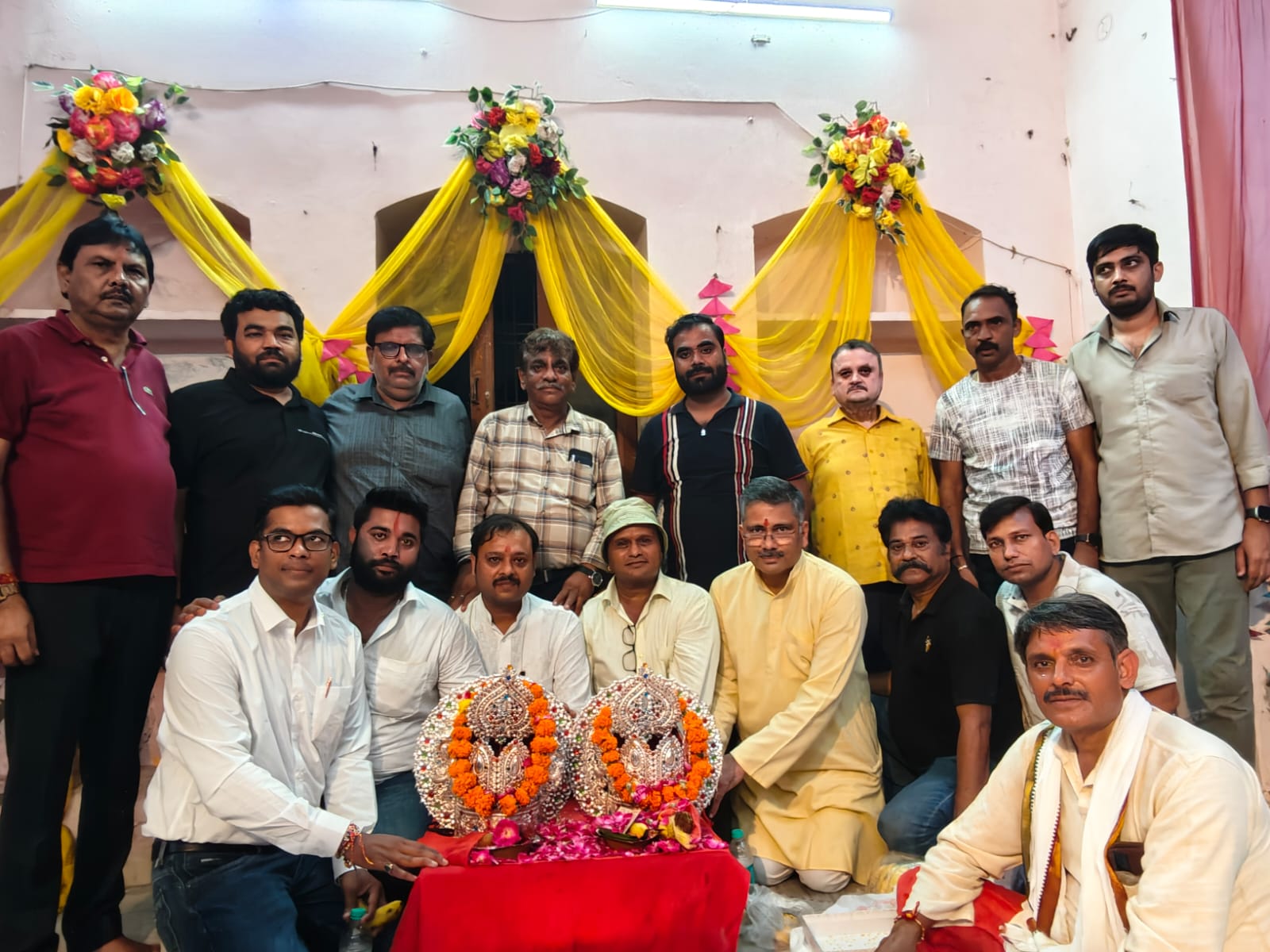 वैदिक मंत्रोच्चार के साथ हुआ श्रीकृष्ण-बलदाऊ का मुकुट पूजन।