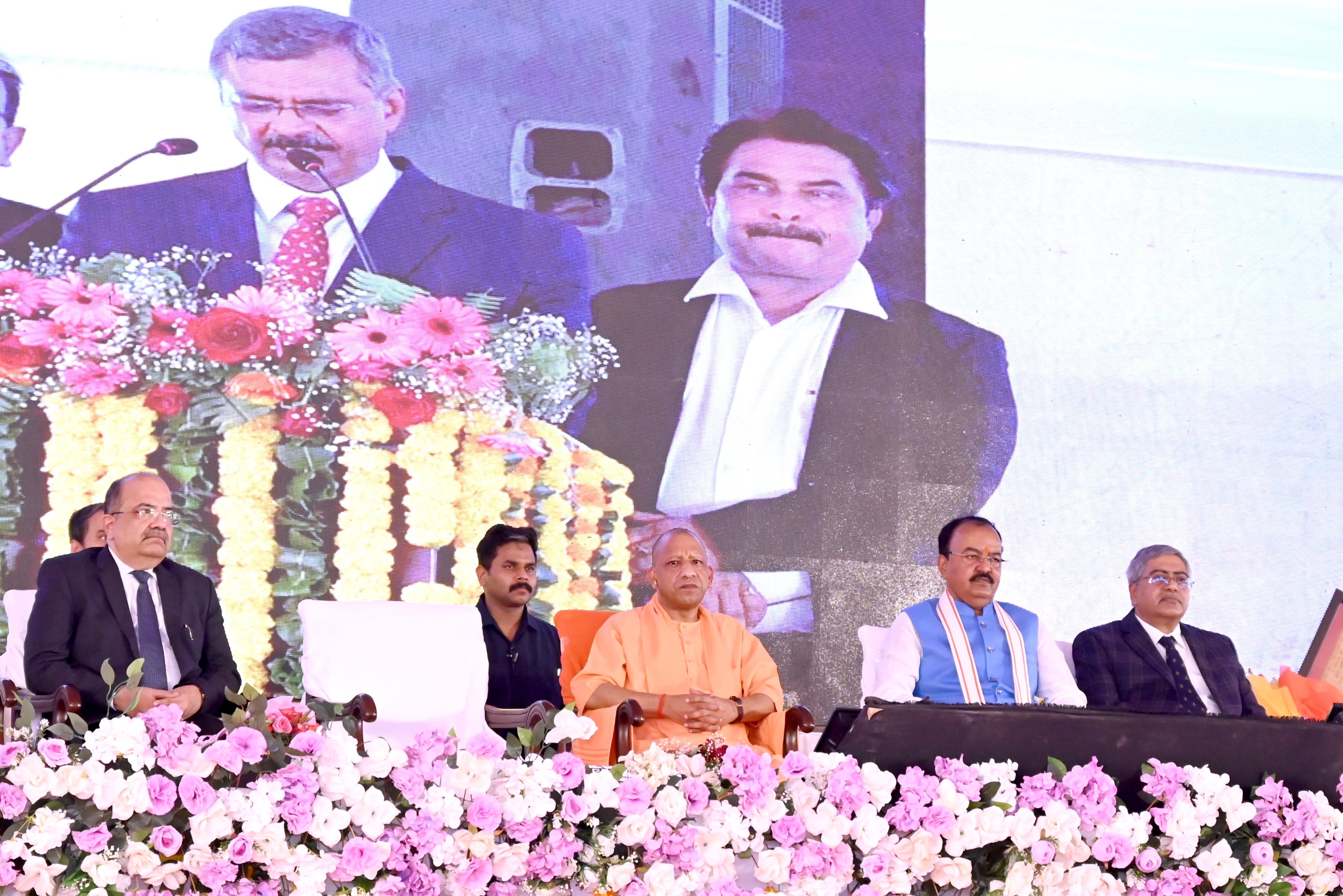 अधिवक्ताओं को सालाना पांच लाख तक कैशलेस चिकितसा सुविधा, चैम्बर में फर्नीचर व उपकरण के लिए शासन करेगा सहयोगः मुख्यमंत्री।