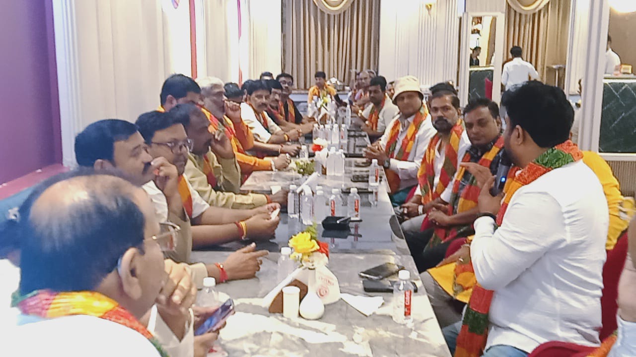 धनजंय सिंह शहर पश्चिम व्यापारी महासंघ के निर्विरोध अध्यक्ष निर्वाचित।