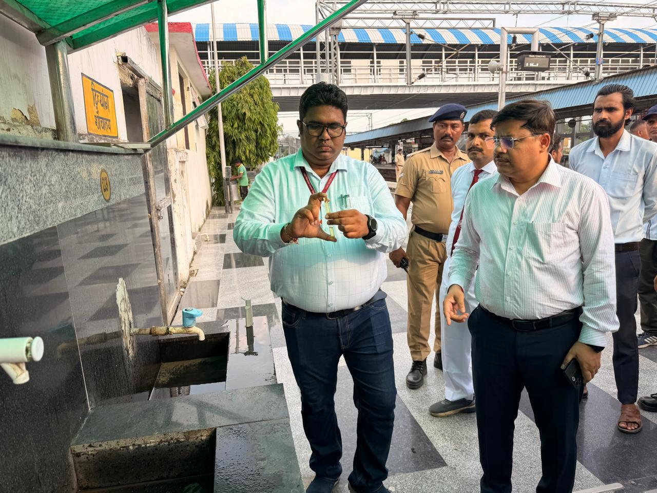 अपर मंडल रेल प्रबंधक (सामान्य)/प्रयागराज ने किया विंध्याचल एवं मिर्जापुर स्टेशन का निरीक्षण।