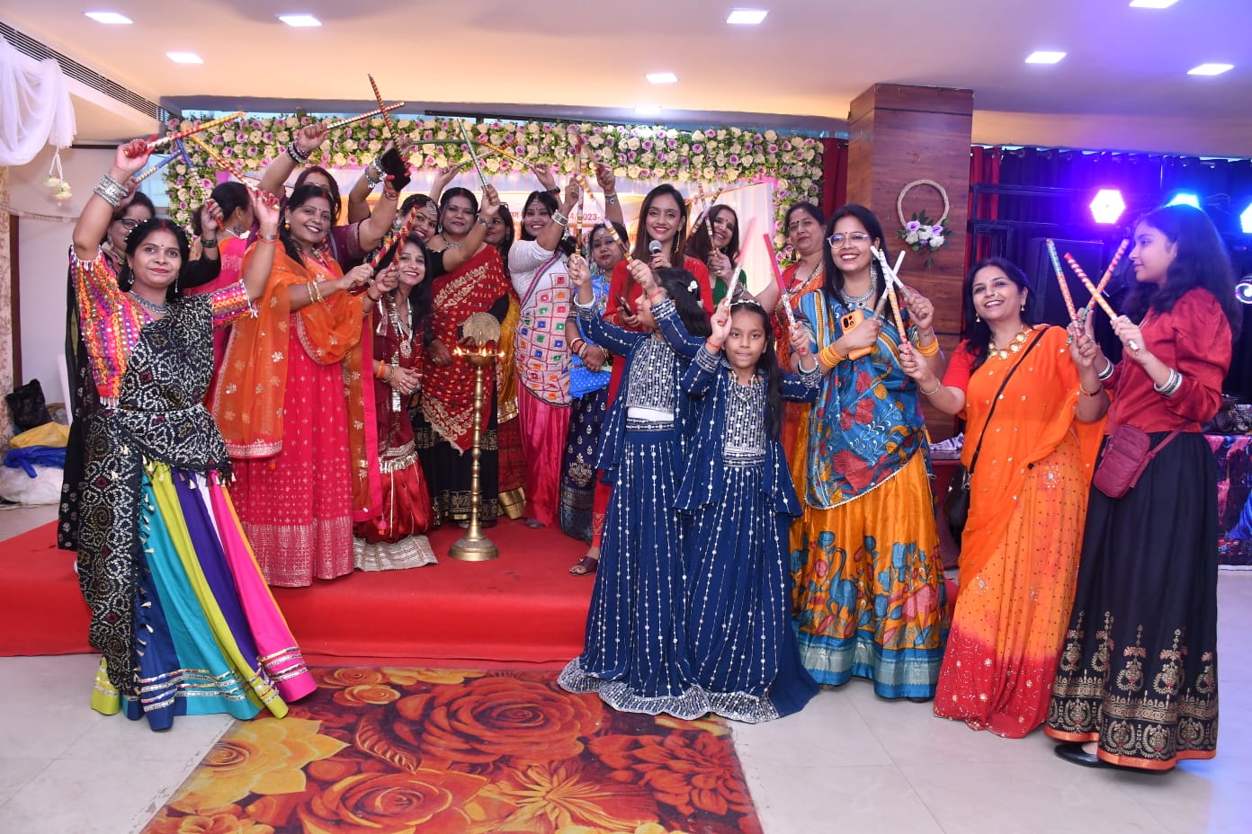 मरीजों की मदद के लिए थिरके डांडिया के कदम: कनकधारा के 'पिंक अक्टूबर डांडिया उत्सव' में उमड़ा शहर, डोनेशन से होगी ब्रेस्ट कैंसर पीड़ितों की सहायता।