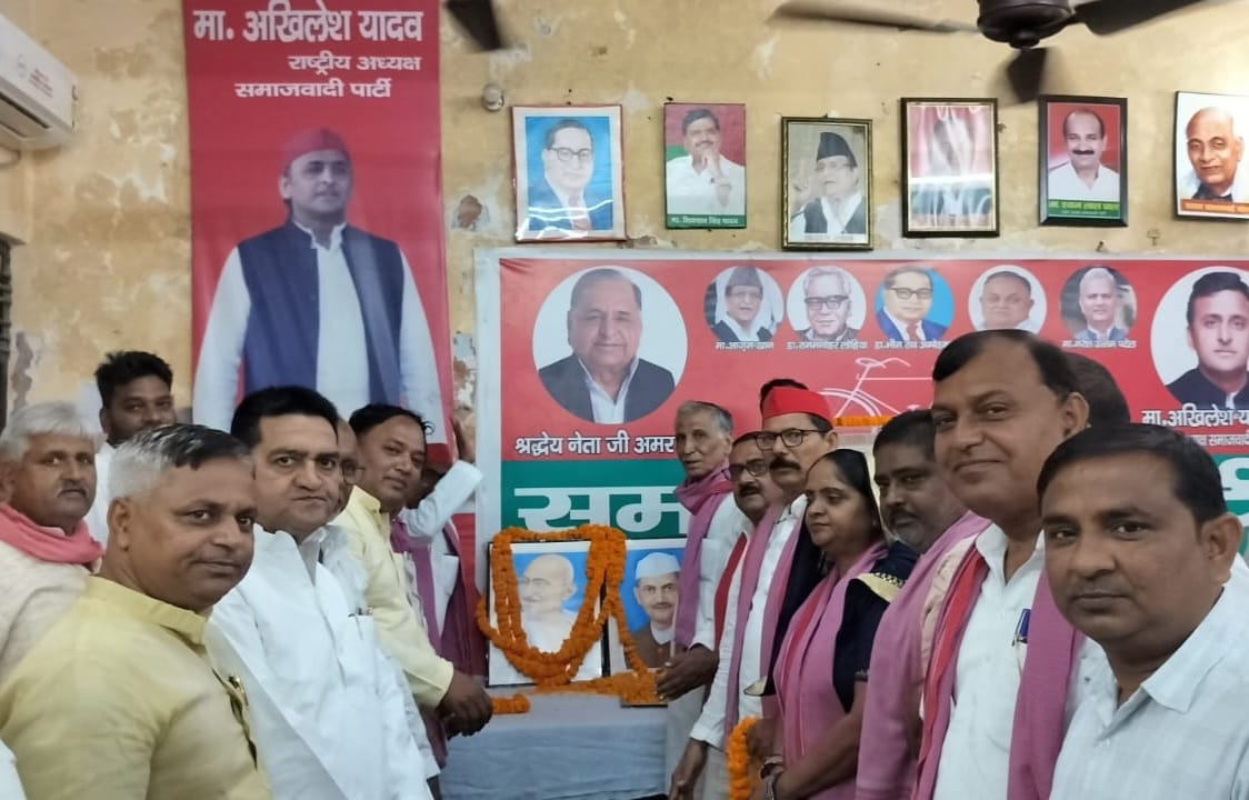 महात्मा गाँधी एवं शास्त्री जी की जयंती पर किया गया नमन।
