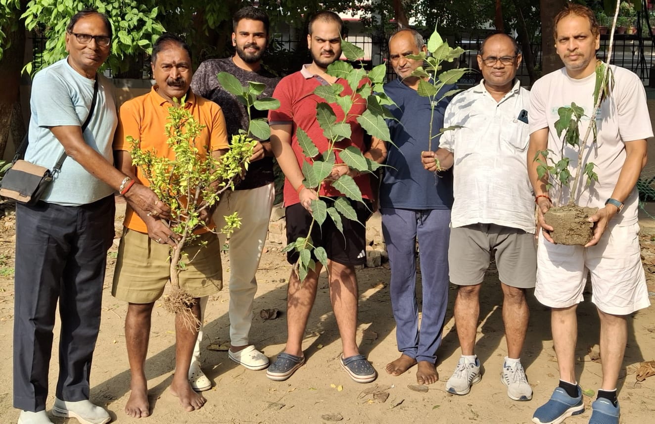 स्व0 सविता देवी के पुण्य स्मृति तथा विश्व मानसिक स्वास्थ्य दिवस पर पर्यावरण भारती ने लगाए पौधे।