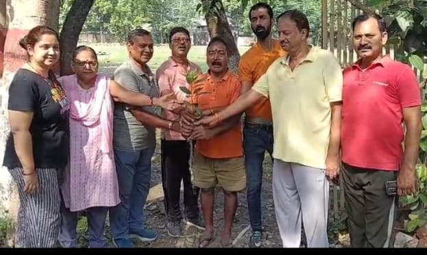 दुर्गा पूजा शुभारंभ तथा अन्तर्राष्ट्रीय बालिका दिवस पर पर्यावरण भारती द्वारा देव वृक्ष पाकड़ का पौधारोपण किया गया।