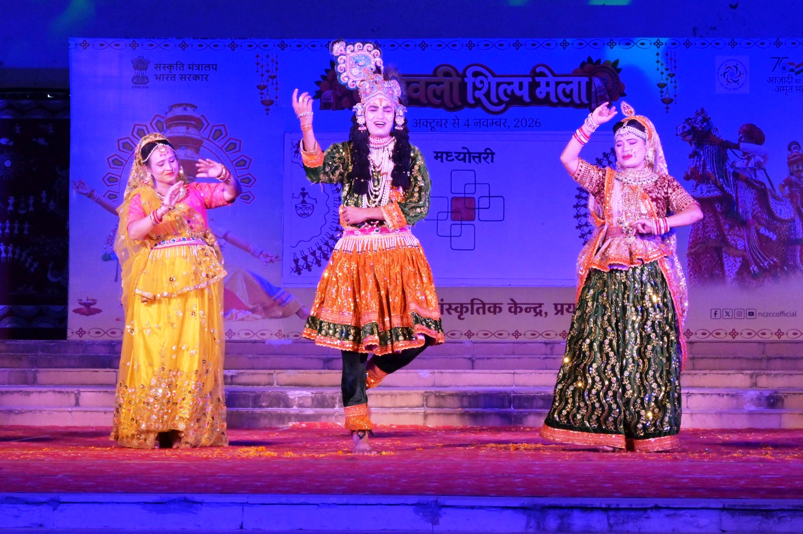 ‘बरसाने की मोर कुटी पे मोर बन आयो रसिया’ और ‘मुरली वाले गीत पर झूमे श्रोता।
