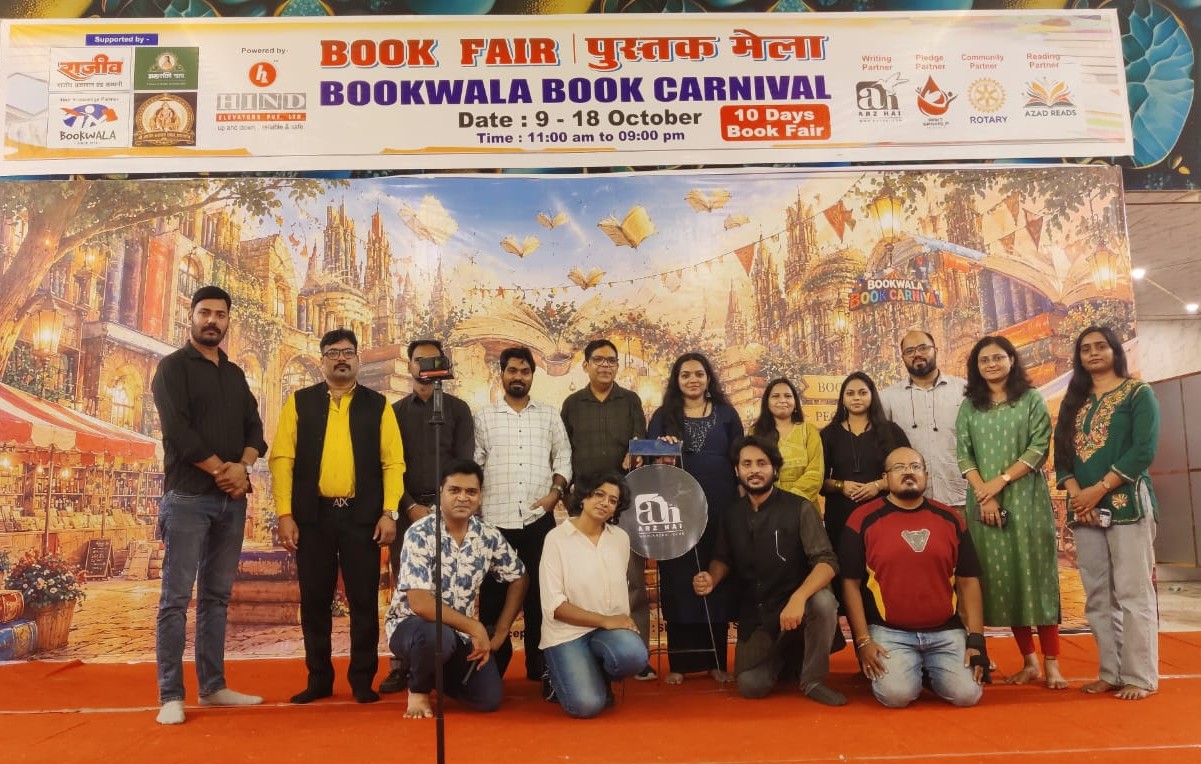 ‘गुनाहों का देवता’ से गीता प्रेस की पुस्तकों तक पाठकों में उत्साह, ‘अर्ज़ है’ की ओपन माइक में सजी शायरी और कविता की महफ़िल।