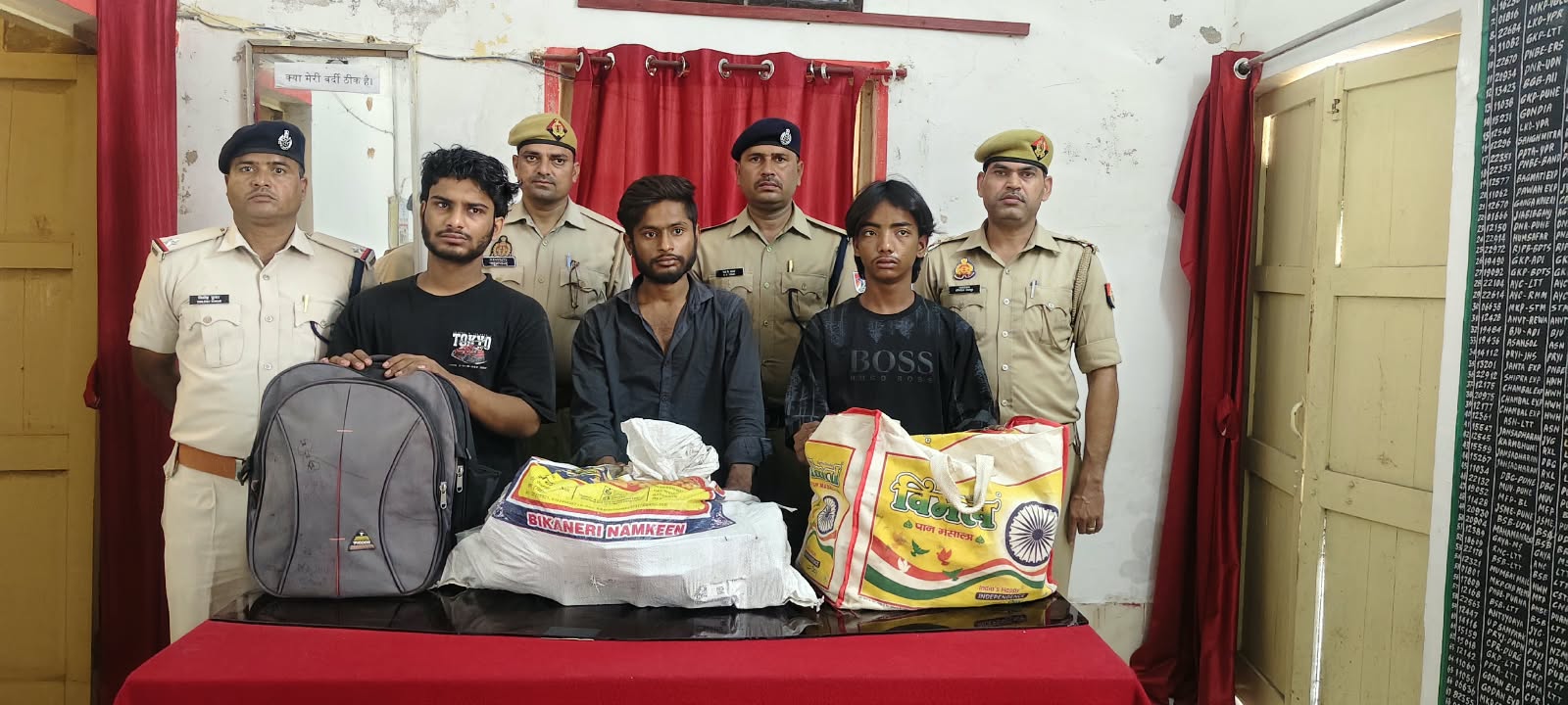 ऑपरेशन सतर्क के तहत मानिकपुर स्टेशन पर आरपीएफ एवं जीआरपी की संयुक्त कार्रवाई, 3 शराब तस्कर गिरफ्तार।