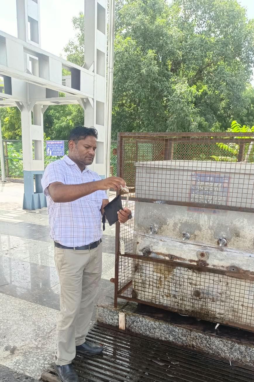 यात्रियों को स्वच्छ एवं सुरक्षित पेयजल उपलब्ध कराने के लिए प्रयागराज मंडल की सतत निगरानी।