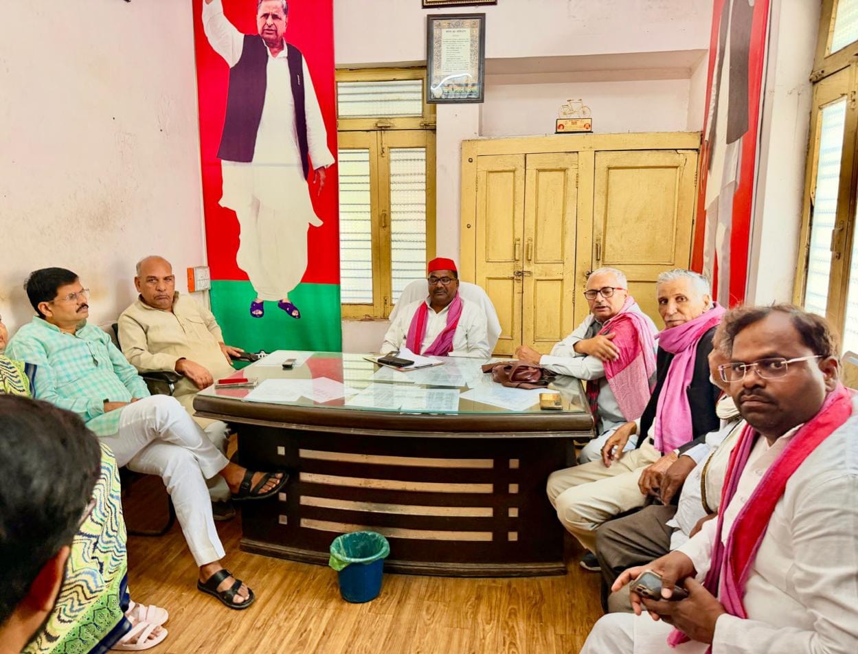 चुनाव आयोग पर प्रदर्शन करने जा रहे सपा प्रमुख को हिरासत में लेना लोकतंत्र की हत्या- सपा।